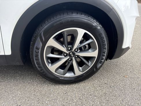 Used 2019 Kia Sorento EX image 14