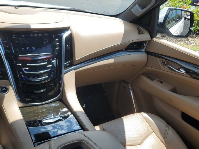 Used 2020 Cadillac Escalade Platinum AWD/4WD image 20
