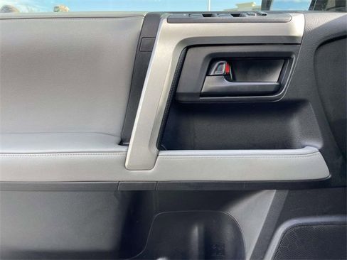 Used 2013 Toyota 4Runner SR5 image 16