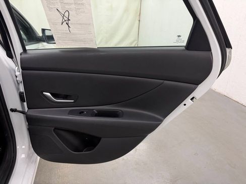 Used 2021 Hyundai Elantra SEL FWD image 11