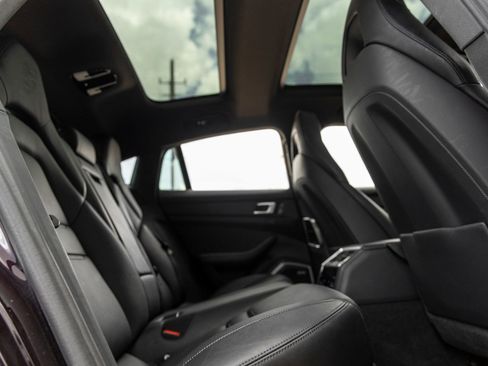 Certified 2022 Porsche Panamera Platinum Edition image 42