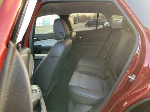 Certified 2025 Chevrolet Trax LT image 19