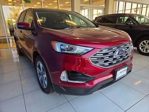 Used 2019 Ford Edge Titanium w/ Cold Weather Package AWD/4WD image 3