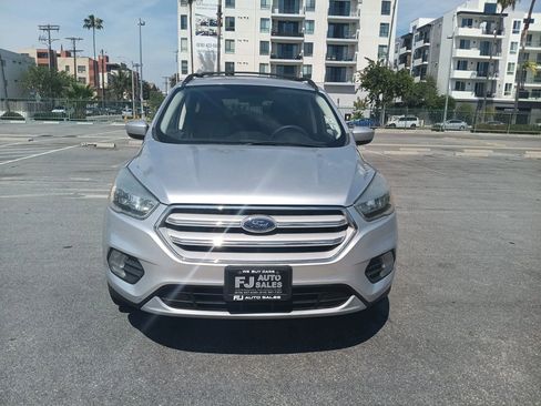 Used 2019 Ford Escape SE FWD image 2