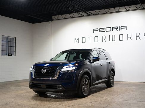 Used 2025 Nissan Pathfinder SV AWD/4WD image 3