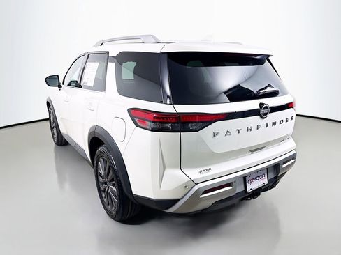 Used 2023 Nissan Pathfinder SL w/ SL Premium Package image 5