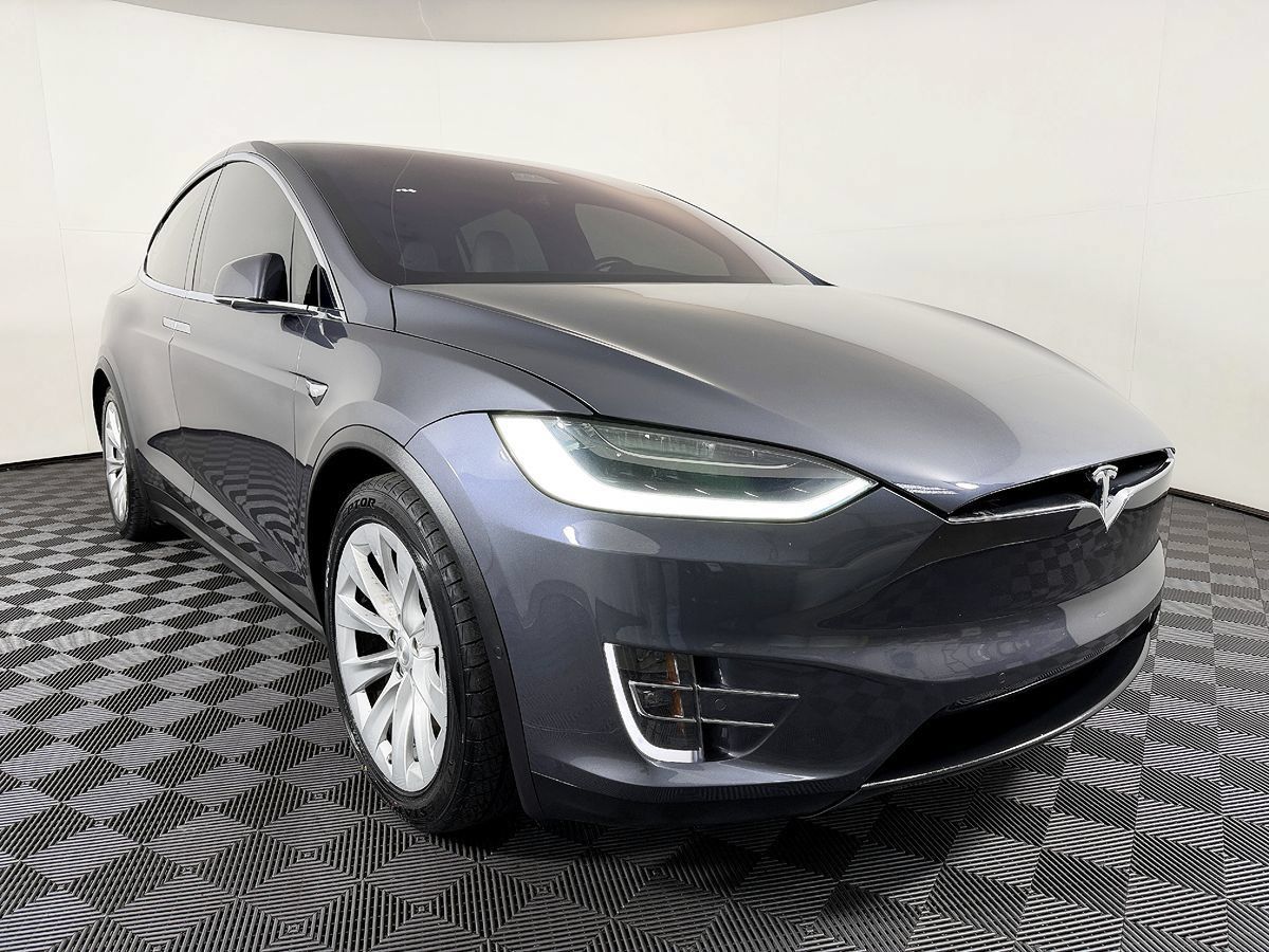 Used 2018 Tesla Model X 75D AWD/4WD image 5
