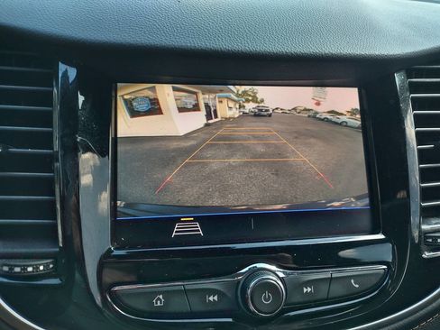 Used 2021 Chevrolet Trax LT w/ LT Convenience Package FWD image 21