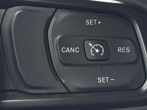 Used 2023 Jeep Gladiator Mojave AWD/4WD image 18