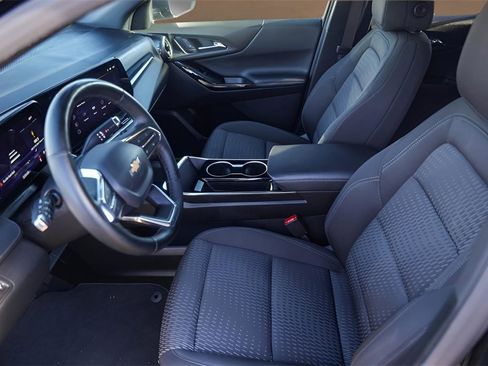 Used 2025 Chevrolet Equinox LT w/ Safety and Technology Package image 9