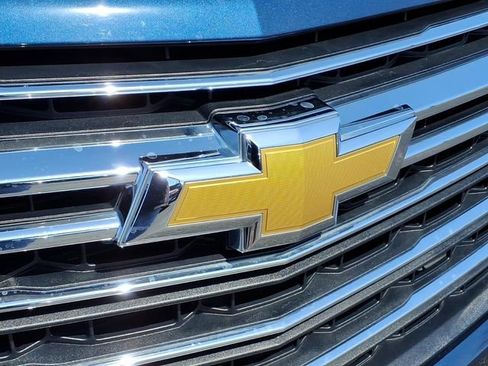 Used 2023 Chevrolet Traverse LT image 25