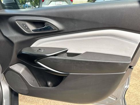 Used 2025 Chevrolet Trax LT w/ LT Convenience Package FWD image 19