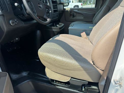 Used 2011 GMC Savana 2500 RWD image 11