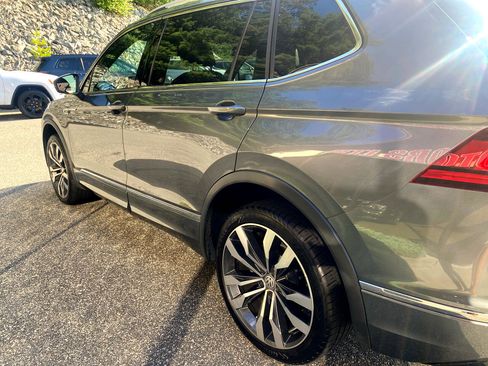 Used 2020 Volkswagen Tiguan SEL Premium R-Line image 40