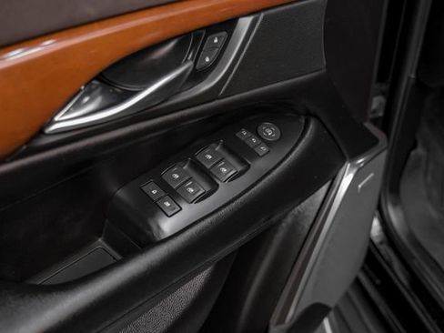 Used 2018 Cadillac Escalade Luxury image 38