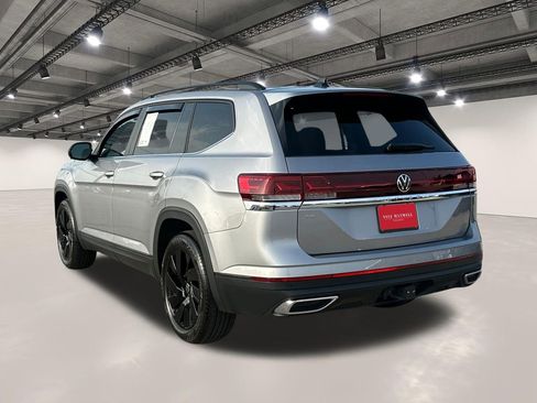 Used 2024 Volkswagen Atlas SE w/ Panoramic Sunroof Package FWD image 14