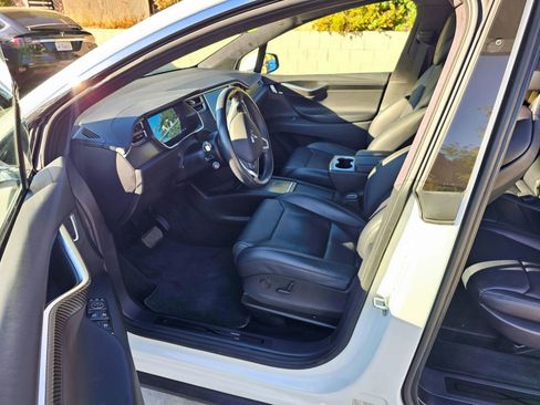 Used 2017 Tesla Model X 75D image 5