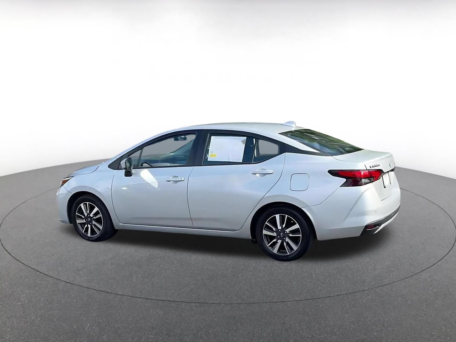 Used 2025 Nissan Versa SV FWD image 9