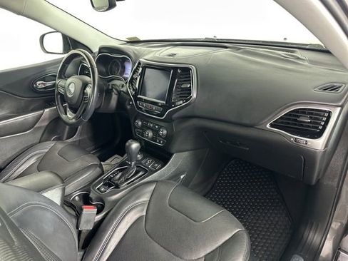 Used 2019 Jeep Cherokee Overland w/ Technology Group image 13
