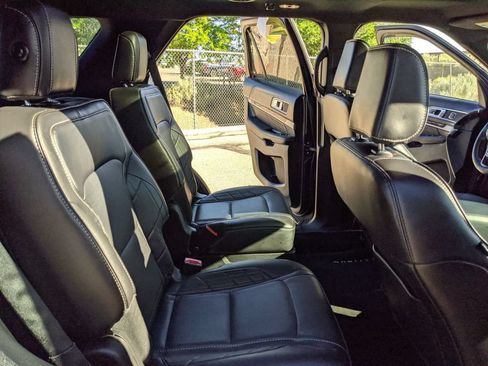 Certified 2018 Ford Explorer Platinum AWD/4WD image 24