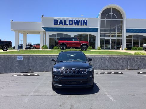 Used 2023 Jeep Compass Latitude w/ Sun and Sound Group image 2