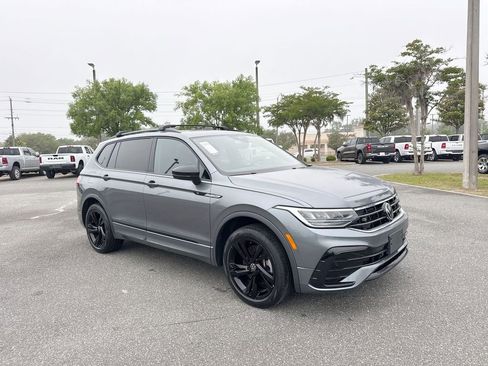Used 2023 Volkswagen Tiguan SE R-Line FWD image 1