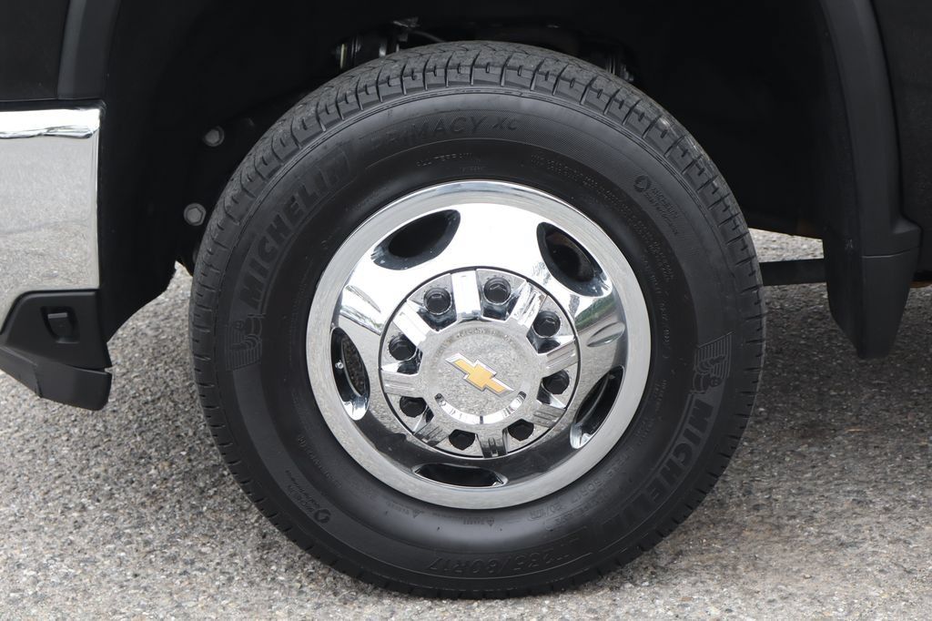 Used 2024 Chevrolet Silverado 3500 LTZ w/ LTZ Plus Package AWD/4WD image 51