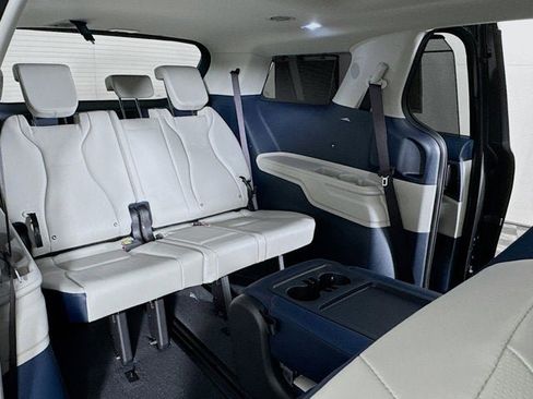 New 2026 Kia Carnival SX image 30