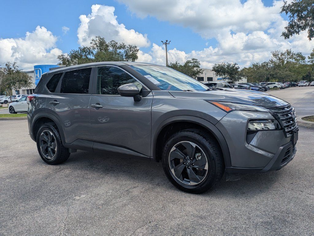 Used 2025 Nissan Rogue SV FWD image 1