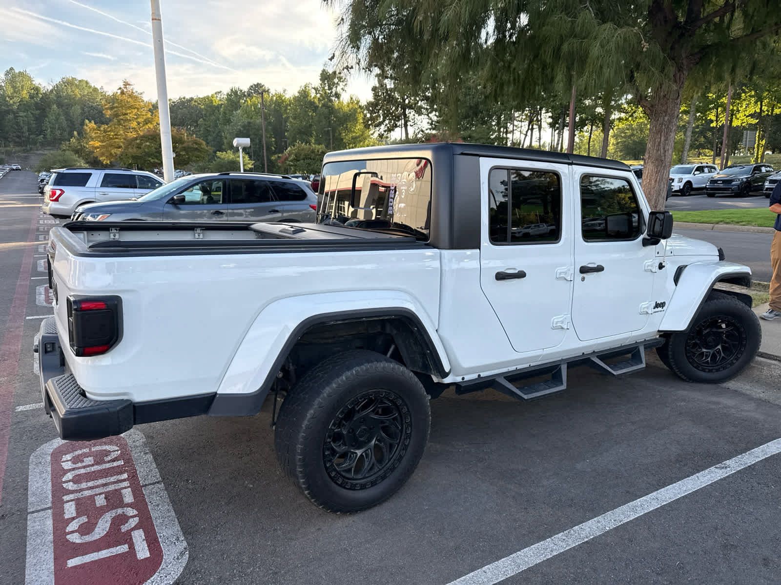 Used 2023 Jeep Gladiator Sport AWD/4WD image 3