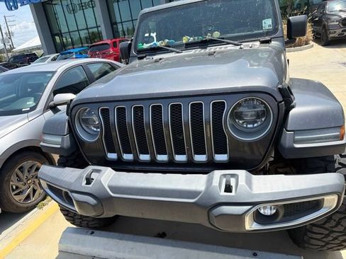 Used 2018 Jeep Wrangler Unlimited Sahara AWD/4WD image 2