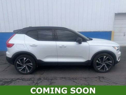 Used 2021 Volvo XC40 T5 R-Design w/ Advanced Package image 1