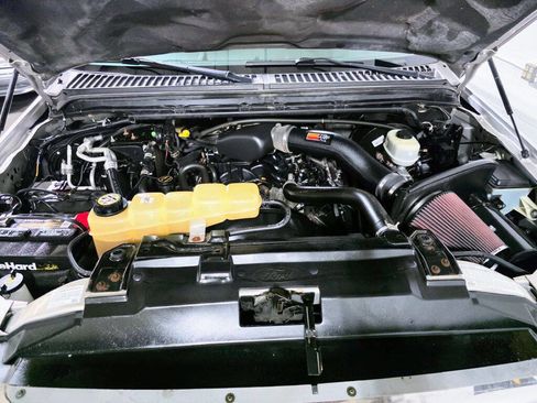 Used 2004 Ford Excursion XLT AWD/4WD image 3