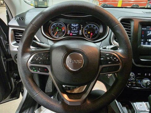 Used 2019 Jeep Cherokee Latitude w/ Popular Appearance Group FWD image 38