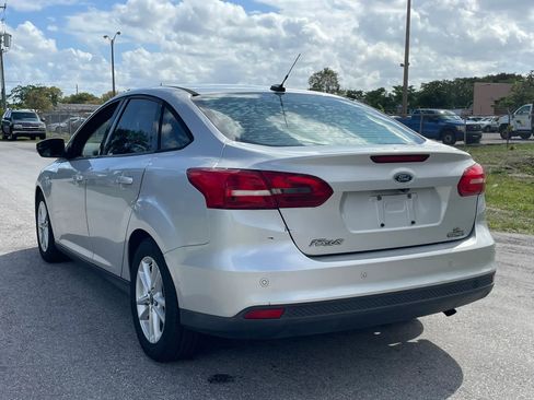 Used 2015 Ford Focus SE w/ Reverse Sensing Package image 5