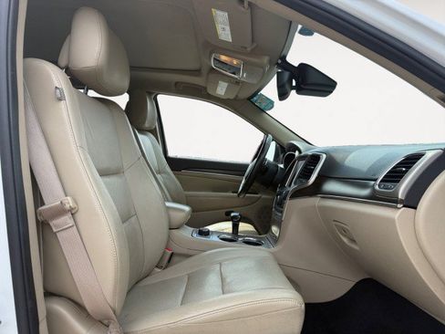 Used 2014 Jeep Grand Cherokee Limited w/ Luxury Group II AWD/4WD image 12