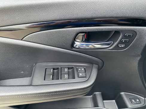 Used 2019 Honda Pilot Elite image 18