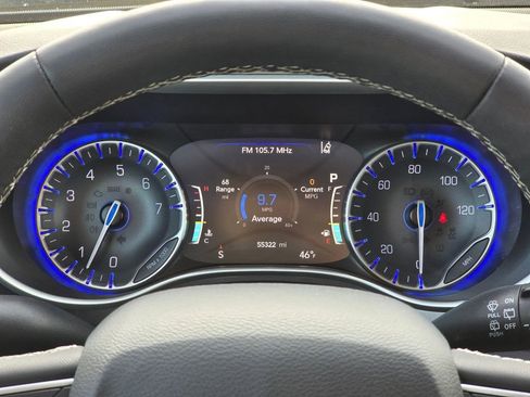 Used 2024 Chrysler Pacifica Touring-L FWD image 27