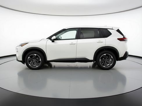 Used 2025 Nissan Rogue SV image 5