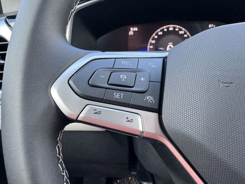 New 2025 Volkswagen Taos SE image 25