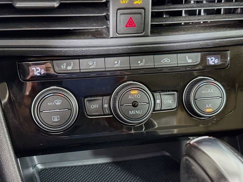 Used 2019 Volkswagen Jetta SE w/ Cold Weather Package image 15