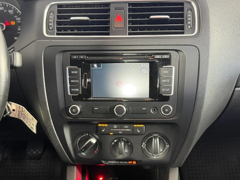 Used 2012 Volkswagen Jetta SE FWD image 63