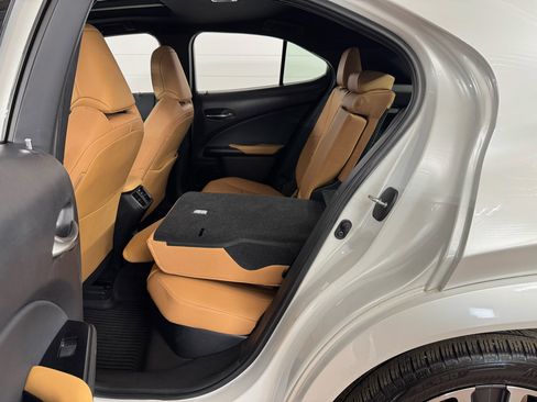 Used 2023 Lexus UX 250h Premium AWD image 30