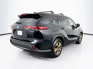 Used 2022 Toyota Highlander Bronze Edition FWD video 2