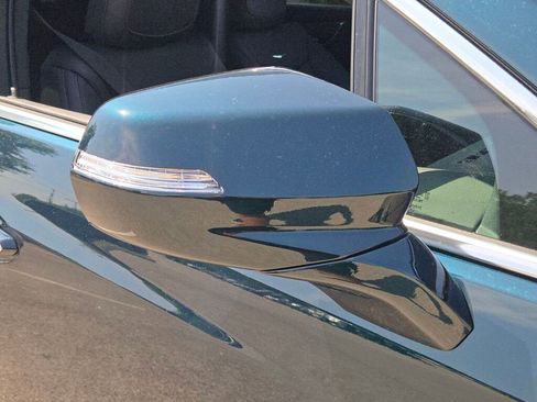 New 2025 Cadillac XT5 Luxury image 6