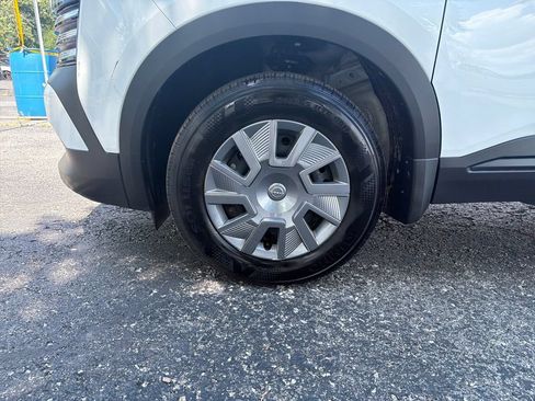 Used 2025 Nissan Kicks S FWD image 28