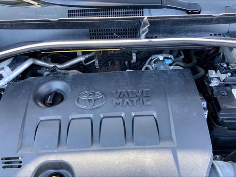 Used 2019 Toyota C-HR XLE FWD image 32