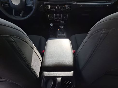 Used 2019 Jeep Wrangler Unlimited Sport S image 22