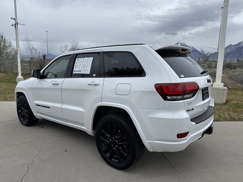Used 2021 Jeep Grand Cherokee Laredo X image 3