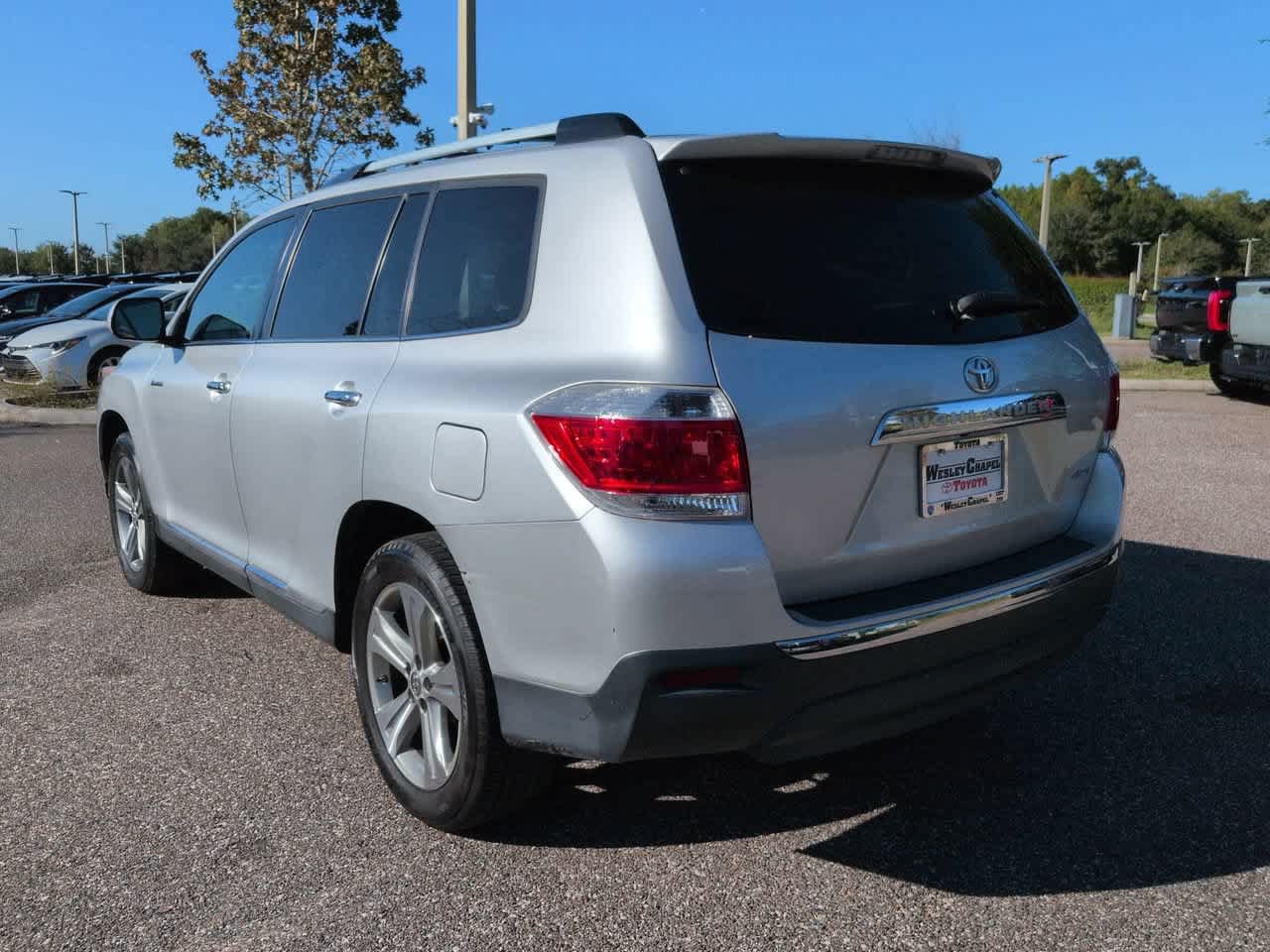 Used 2011 Toyota Highlander Limited w/ Tow Pkg AWD/4WD image 4